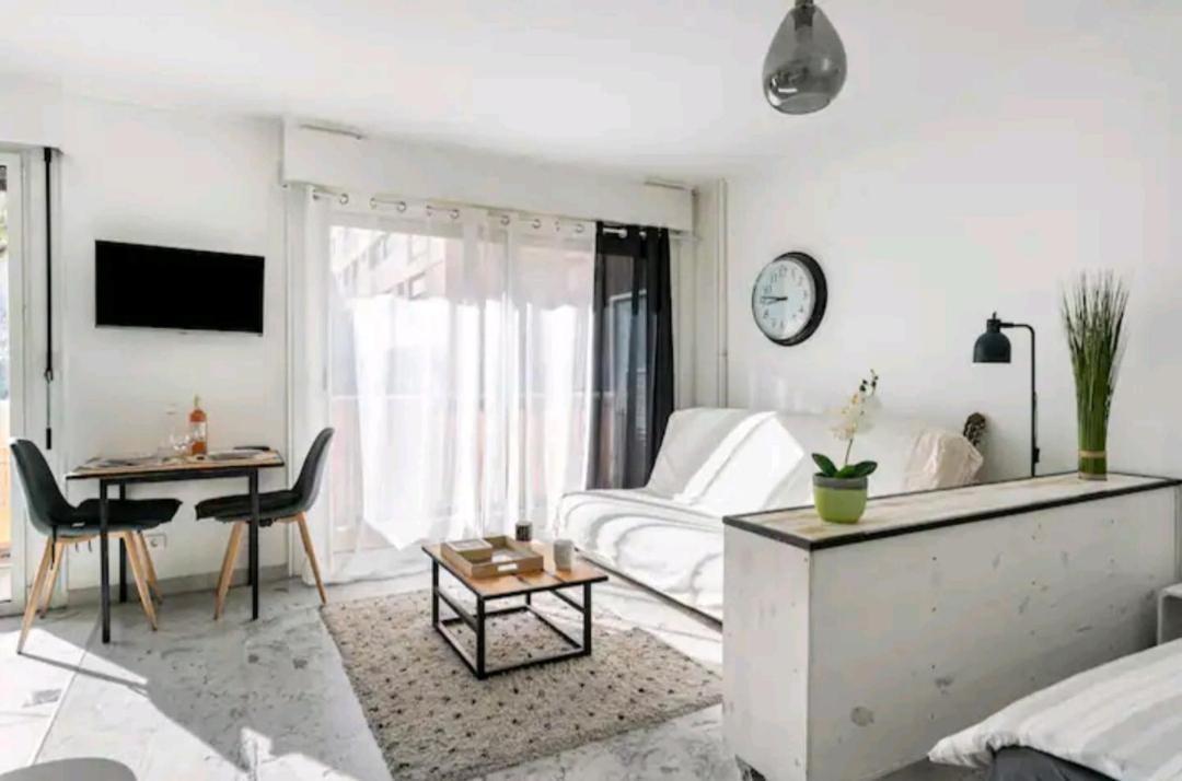 Design Loft Studio Climatise Parking Et Piscine Vallauris Exterior photo